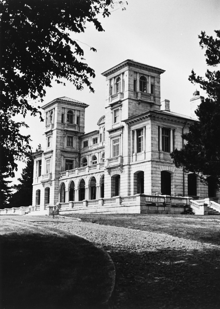 Swannanoa-Palace-Outside-731x1024
